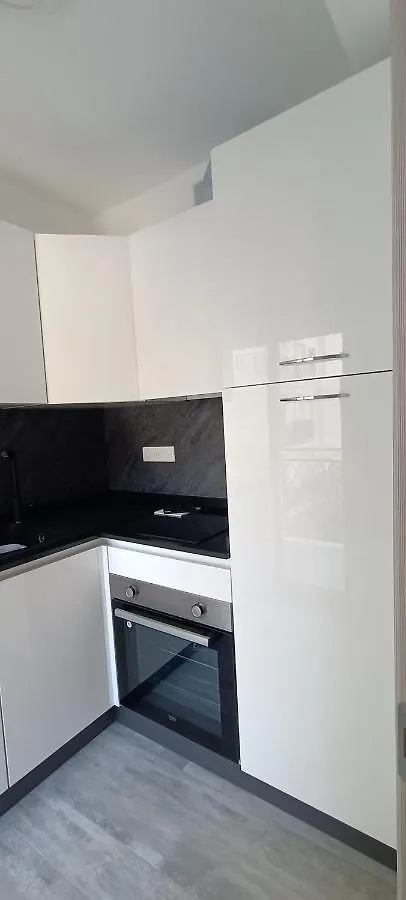 Casa Bella Vita Menton 0*,  Fransa